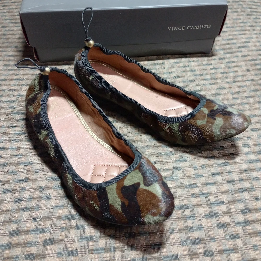 Vince Camuto Green and Brown Camouflage Flats - Picture 3 of 12
